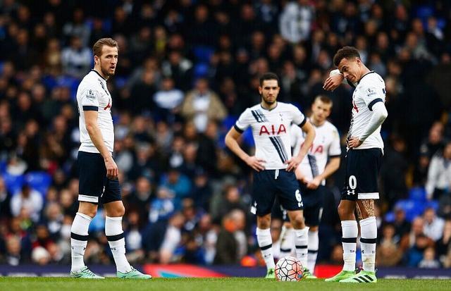 TA跟队：布莱顿19岁前锋齐马斯十字韧带撕裂，赛季报销（布莱顿19岁前锋齐马斯十字韧带撕裂，赛季提前结束）