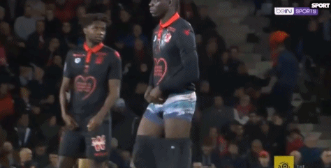 英超战报：卡什破门，布恩迪亚送绝杀，阿森纳1-2不敌维拉（英超速递：卡什先拔头筹，布恩迪亚压哨绝杀，阿森纳1-2憾负维拉）