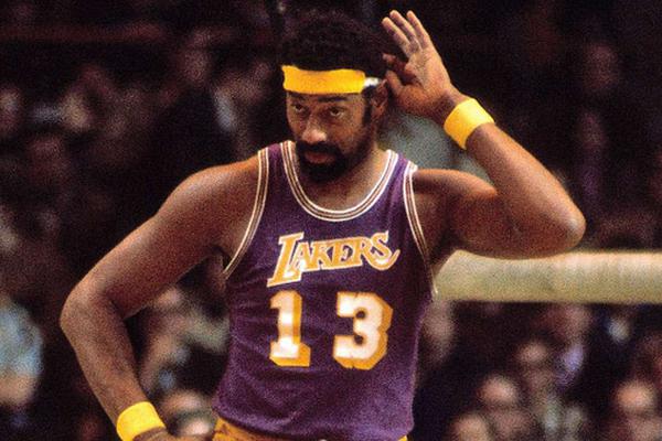 库里三分雨再现，对手毫无办法（库里再掀三分风暴，对手束手无策）