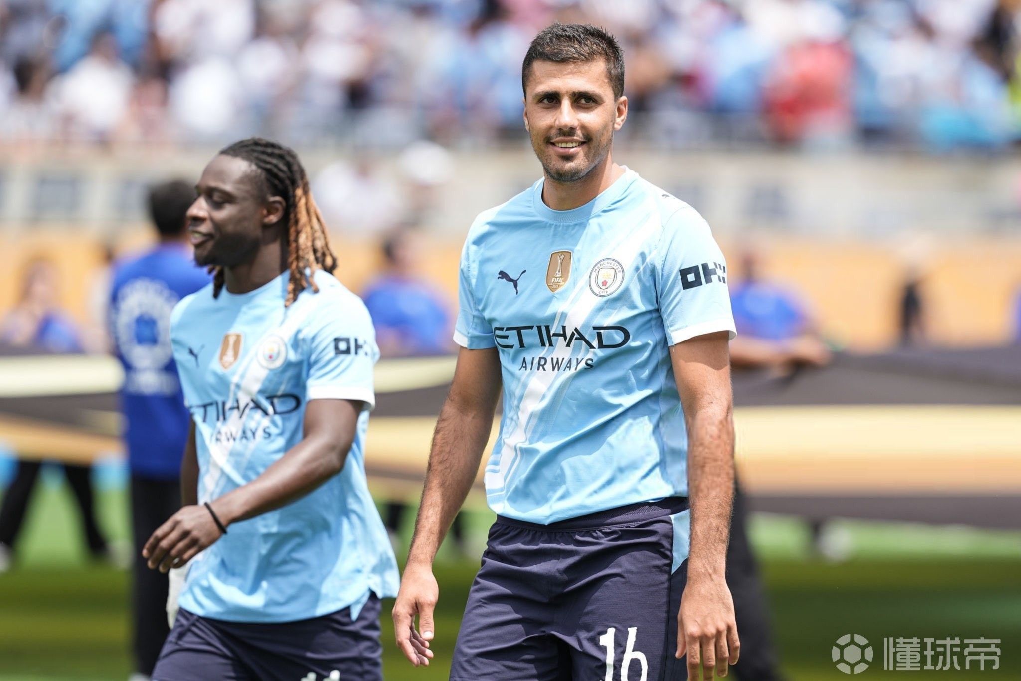 足球球员伤病更新，影响赛季表现（足球球员伤情速递，牵动赛季发挥）