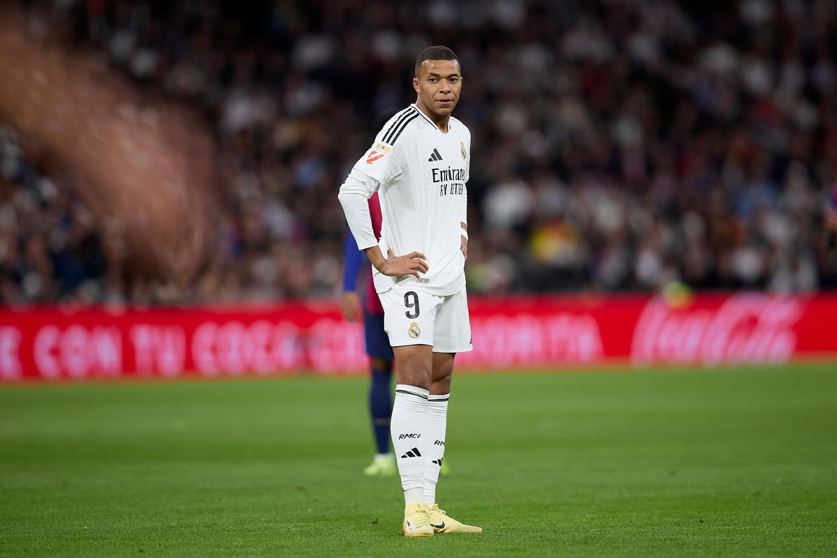 裁判哨声又上热搜（裁判吹罚再上热搜）