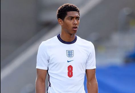 每体：梅西晚饭后去了诺坎普，今晨坐飞机前往国家队报到（每体：梅西晚餐后现身诺坎普，清晨乘机赴国家队报到）