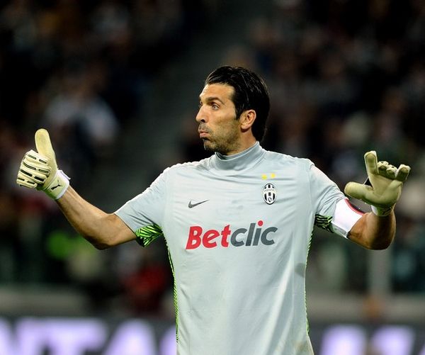 篮球勇士球星连续三场助攻上双（勇士球星三场连送两位数助攻）