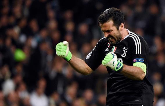 记者：于汉超参加教练员培训班，冬训时以助教身份与申花会合（记者称于汉超正参加教练员培训，冬训将以助教身份与申花汇合）