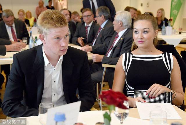 2米门将&“6国元帅”：两名法国球员随阿森纳U16夺冠（两位法国球员助阿森纳U16夺冠：2米门神与“六国元帅”）