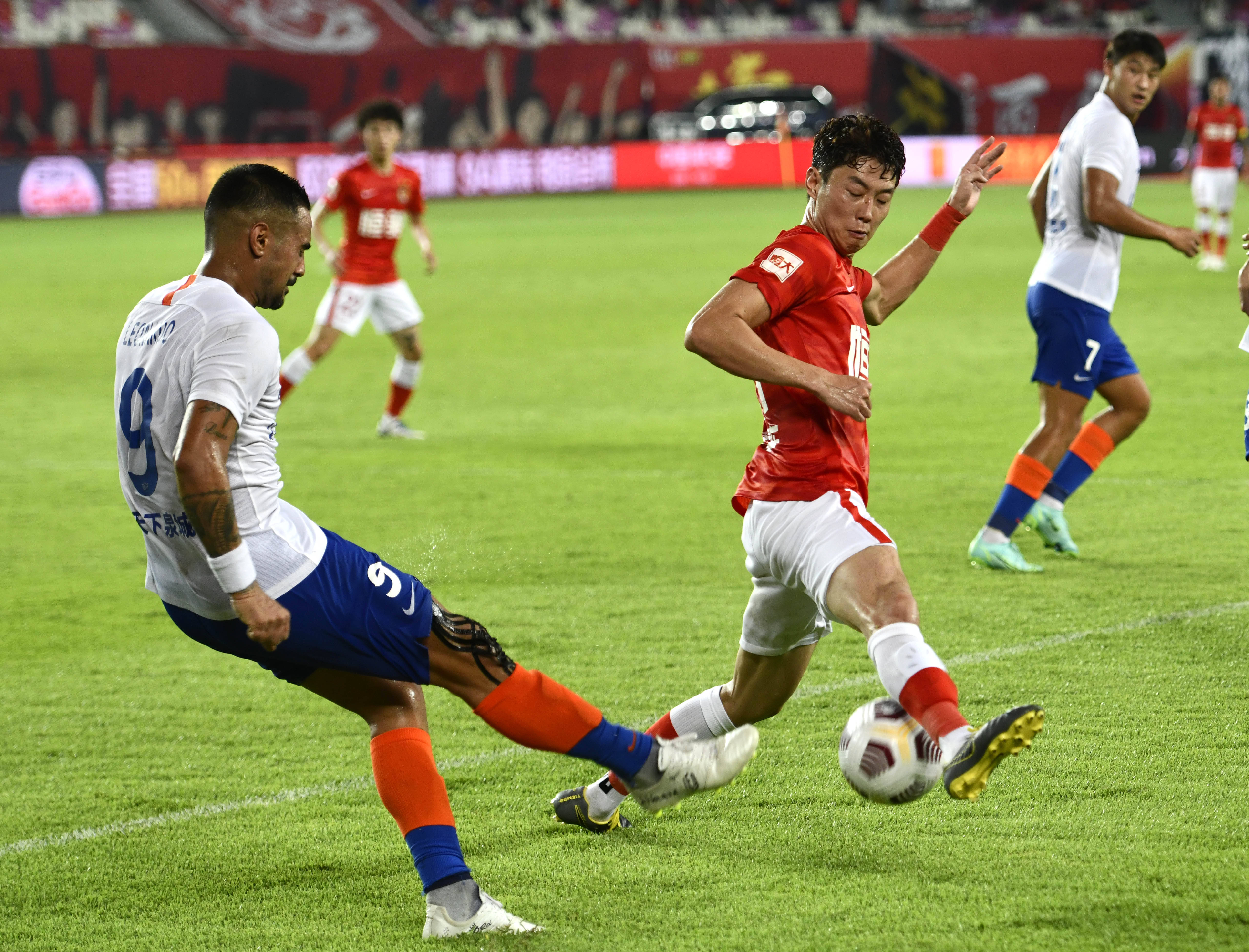 帕尔马官方：铃木彩艳左手中指及手舟骨复合骨折，将接受手术（帕尔马官宣：铃木彩艳左手中指与手舟骨复合性骨折，将接受手术治疗）