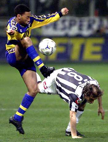 快船板凳合计14中2仅得5分，替补得分狂输对手36分（快船替补集体失准14投仅2中拿5分，板凳得分净负对手36分）