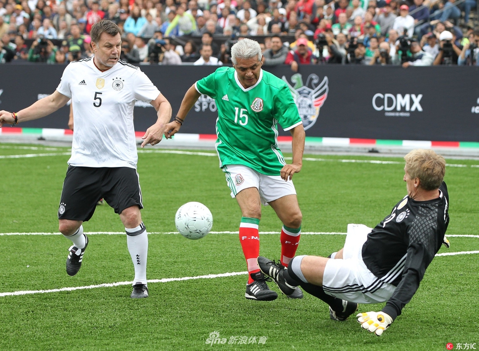 他像是在打全明星难度（他仿佛在挑战全明星难度）